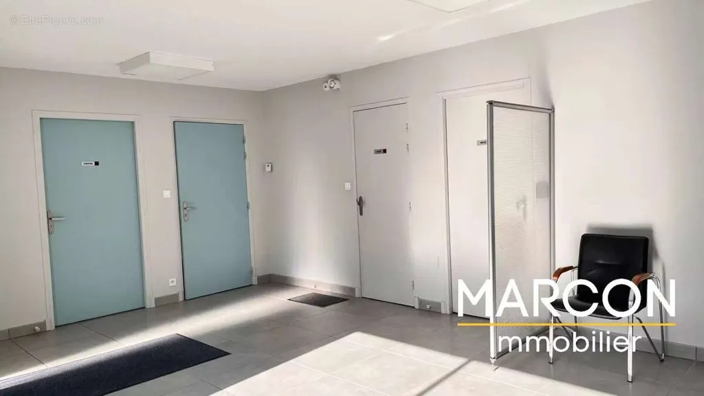 Esik - Professional Flat with Parking in Guéret
