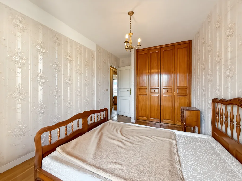 Chambres - Appartement Traversant avec Garage et Balcon à Clermont-Ferrand