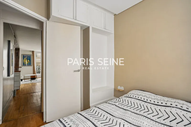 Bedrooms - Two-Piece Flat with South Exposure near Palais Royal