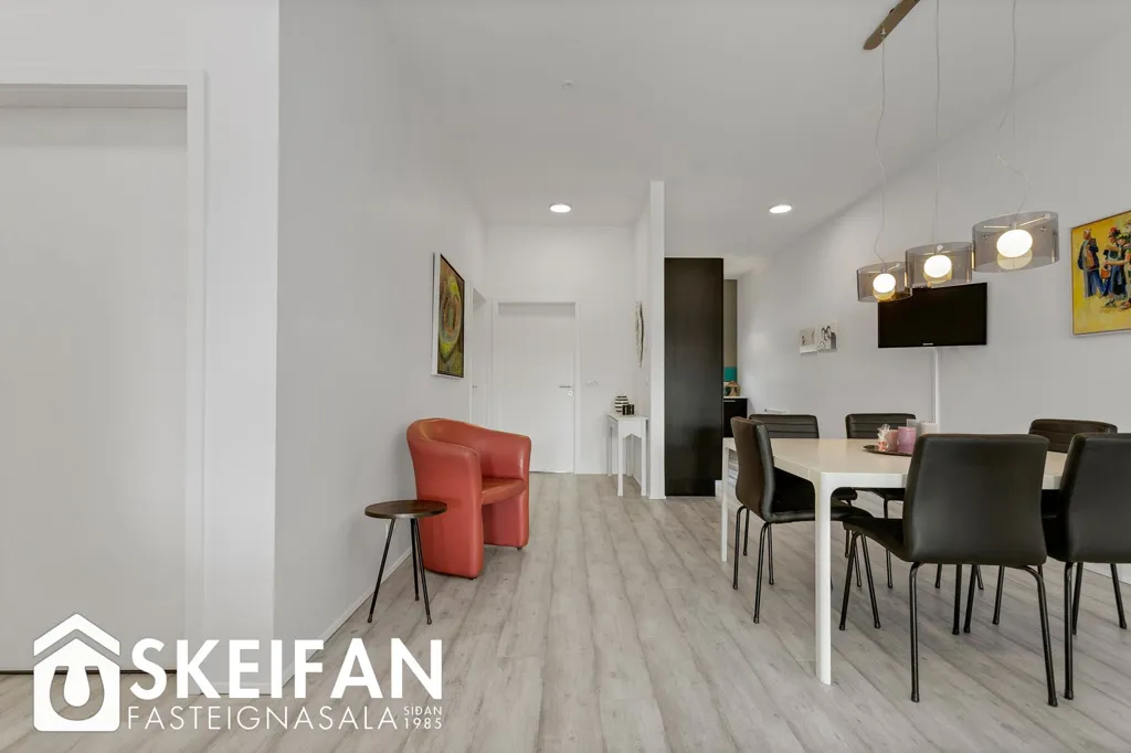 Salle à manger - Bright 3-Bed Apartment with Balcony in Reykjavik