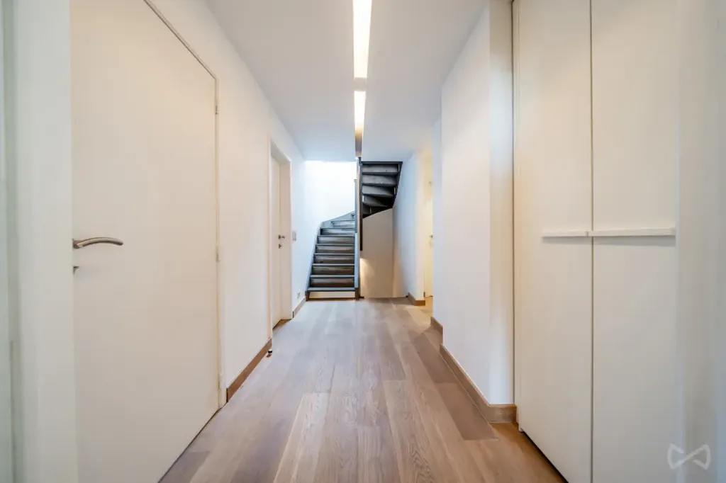 hallway_entrance