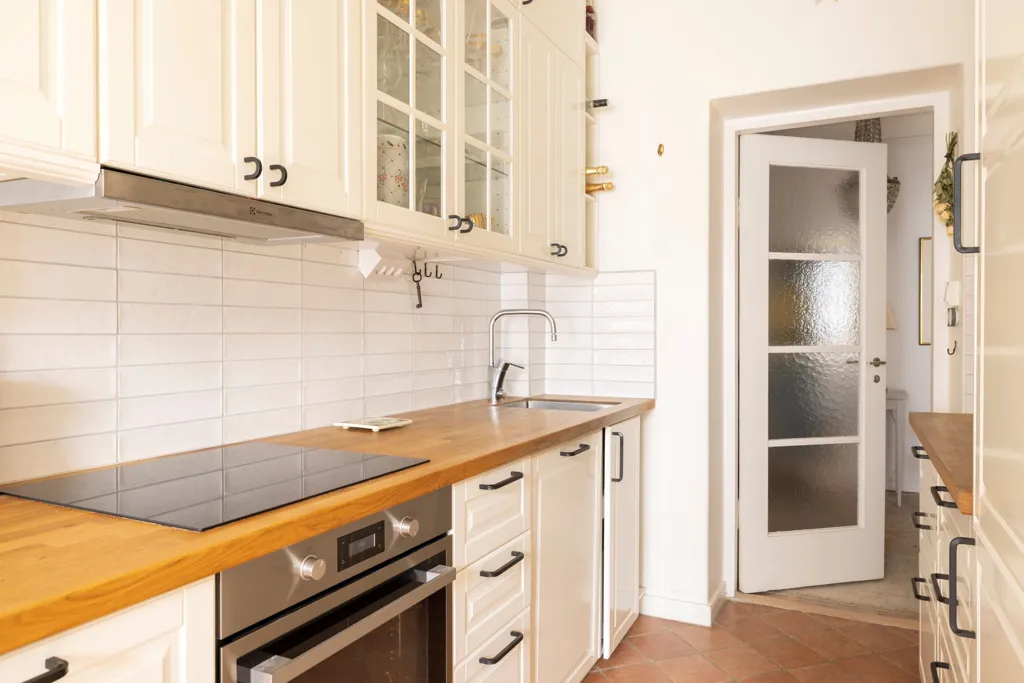 Köök - Charming 2.5-Bedroom Flat with Balcony in Södermalm