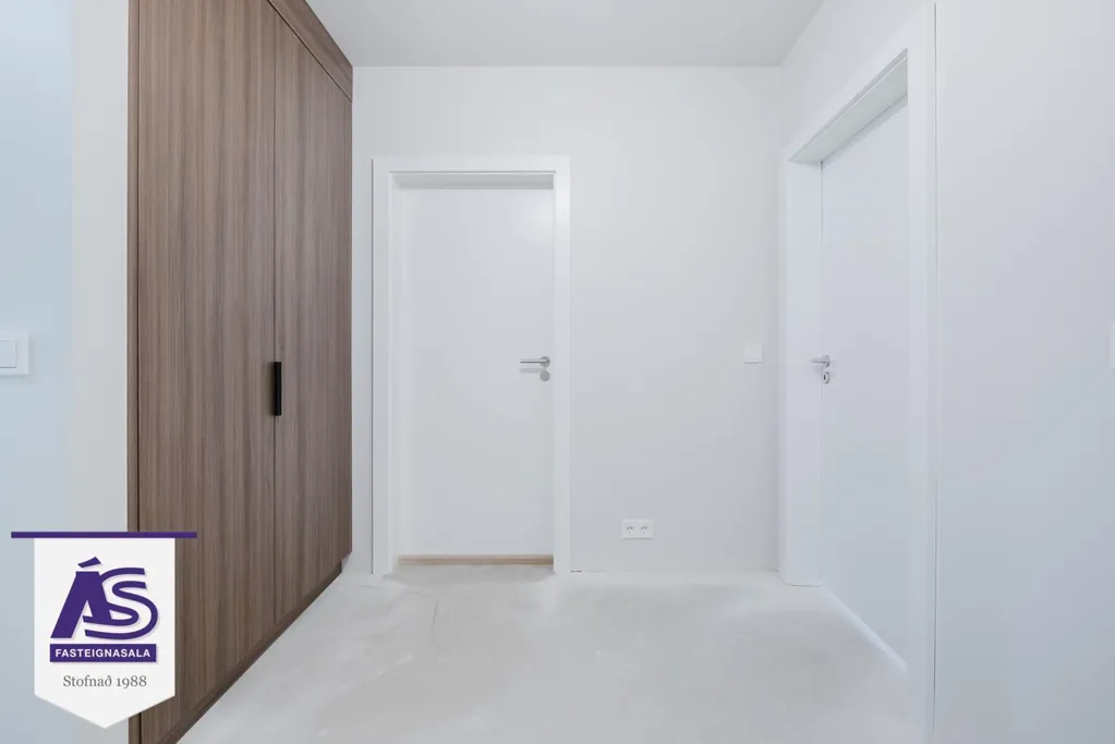 Pièces - New 4-Storey Apartment with Elevator in Hafnarfjörður