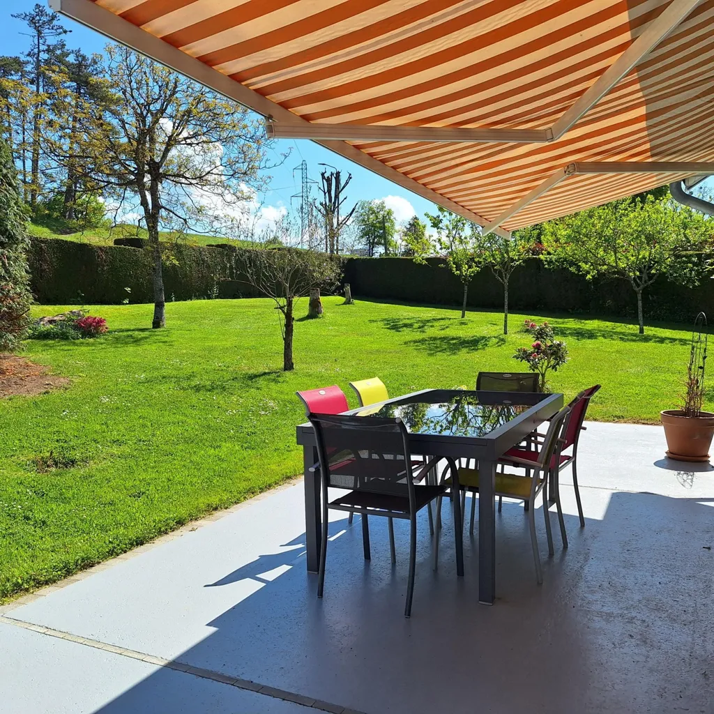 Terrasse - Maison avec Piscine et Jardin à Le Creusot