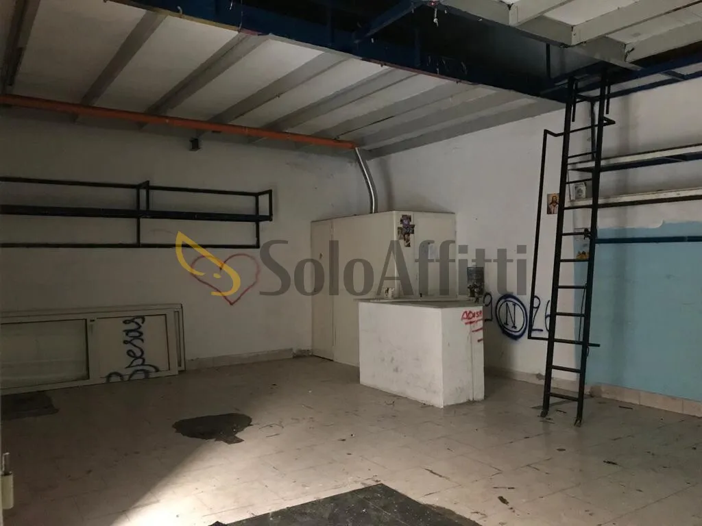 2-toaline ärihoone asukohas Napoli