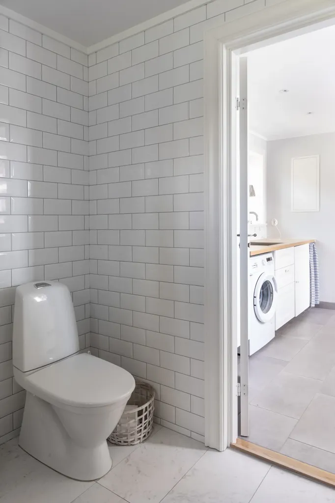 Bathrooms - Holiday Home with Sea View in Norrtälje