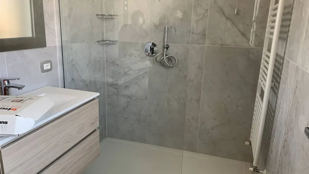 Vannitoad - Newly Built Apartment with Terrace in Sarzana