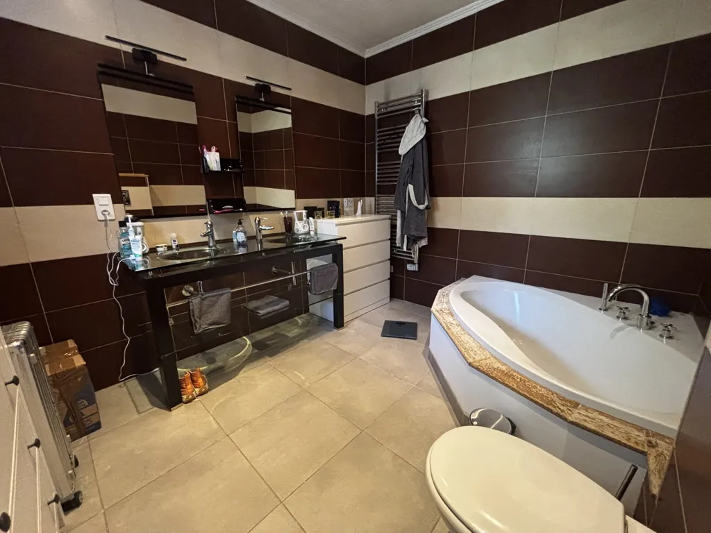 Salles de bain - Villa Luxueuse avec Piscine à Malaucène