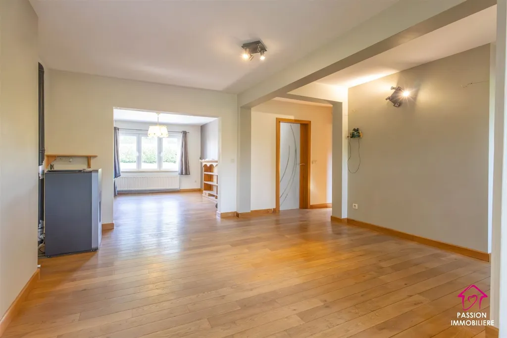 Esik - Spacious House with Japanese Garden in Hanzinne
