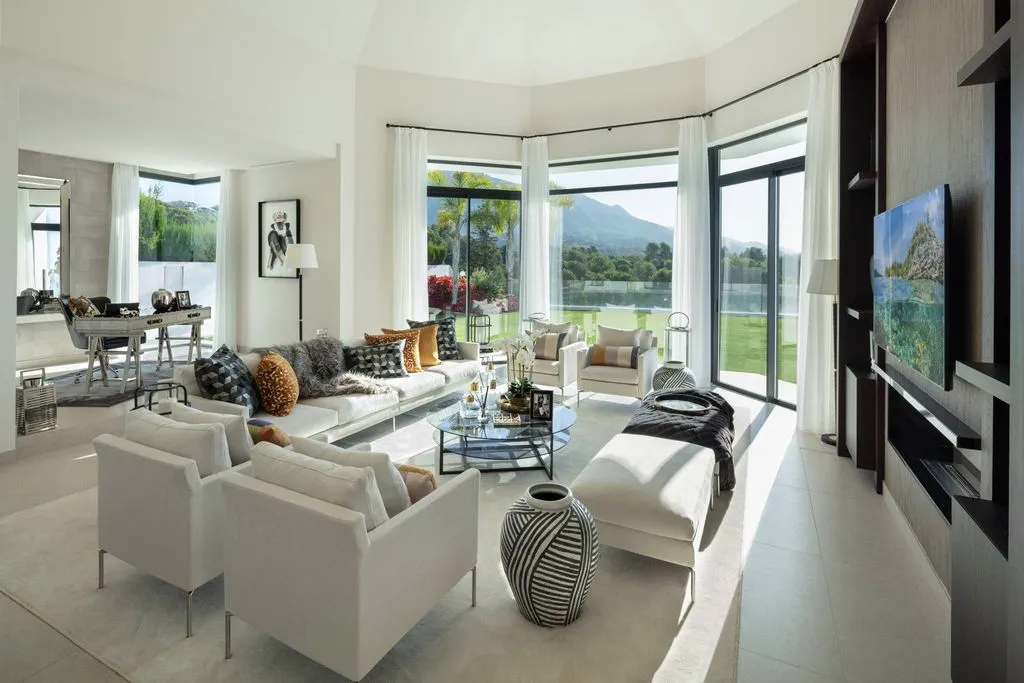 Living Room - Luxury Villa with Pool in Marbella