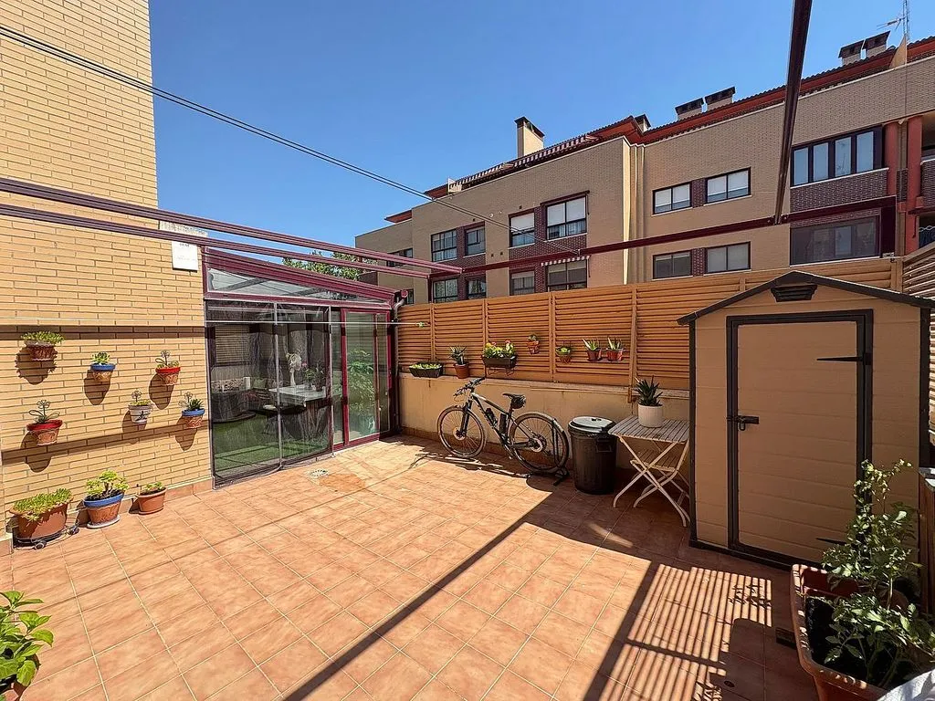 Terrace - Apartment with Terrace in La Cistérniga