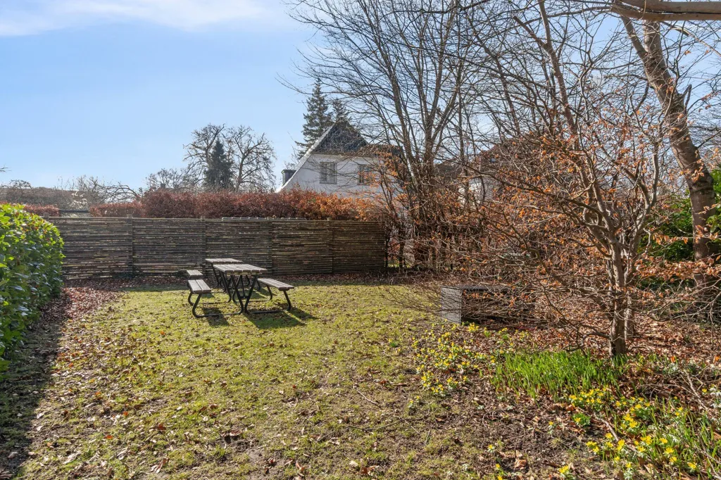 Garden - Apartment with Balconies in Hellerup
