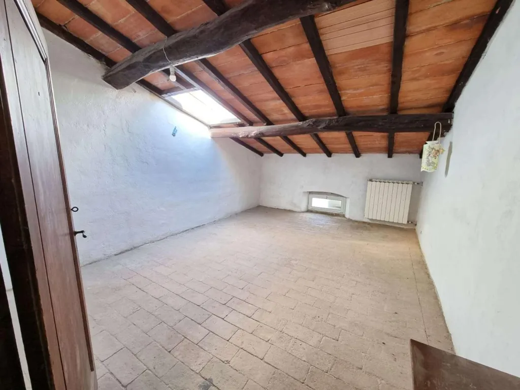 Toad - Apartment with Attic in Montespertoli Centre