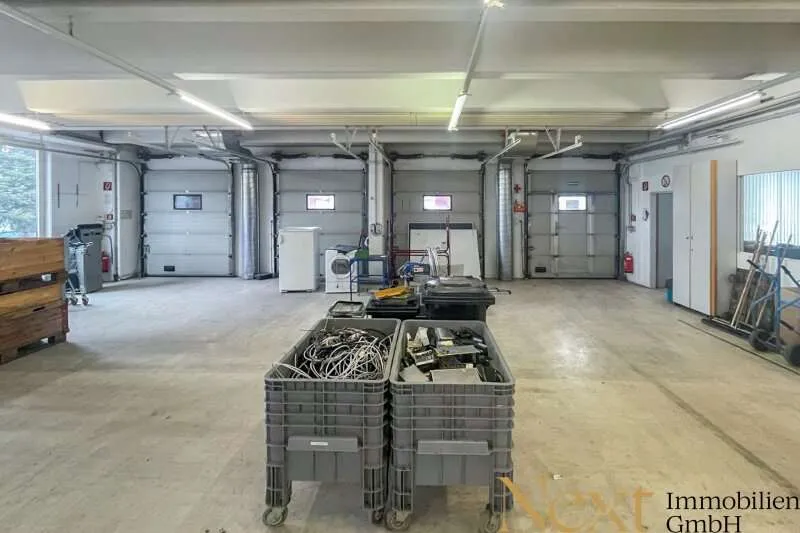 Garaaž - Warehouse with Office and Six Sectional Doors in Ansfelden