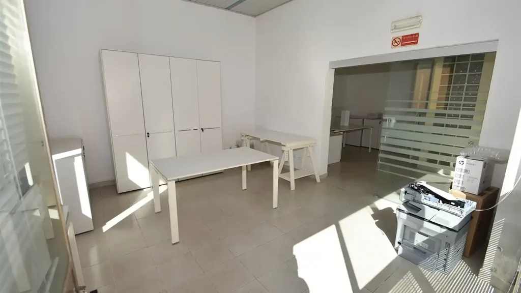 Bureau - Apartment with Private Courtyard in Rosignano Solvay
