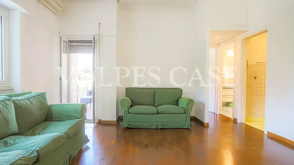 Séjour - Partially Furnished Flat with Balcony in Rome