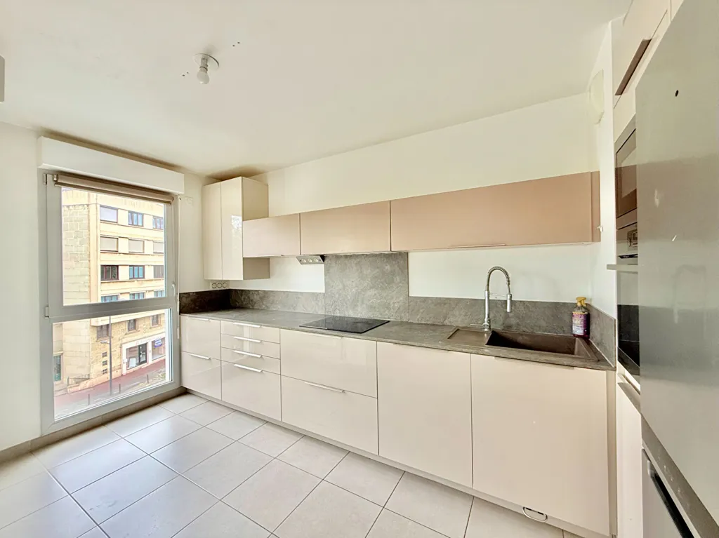 Cuisine - Appartement 4 Pièces avec Terrasse à Créteil