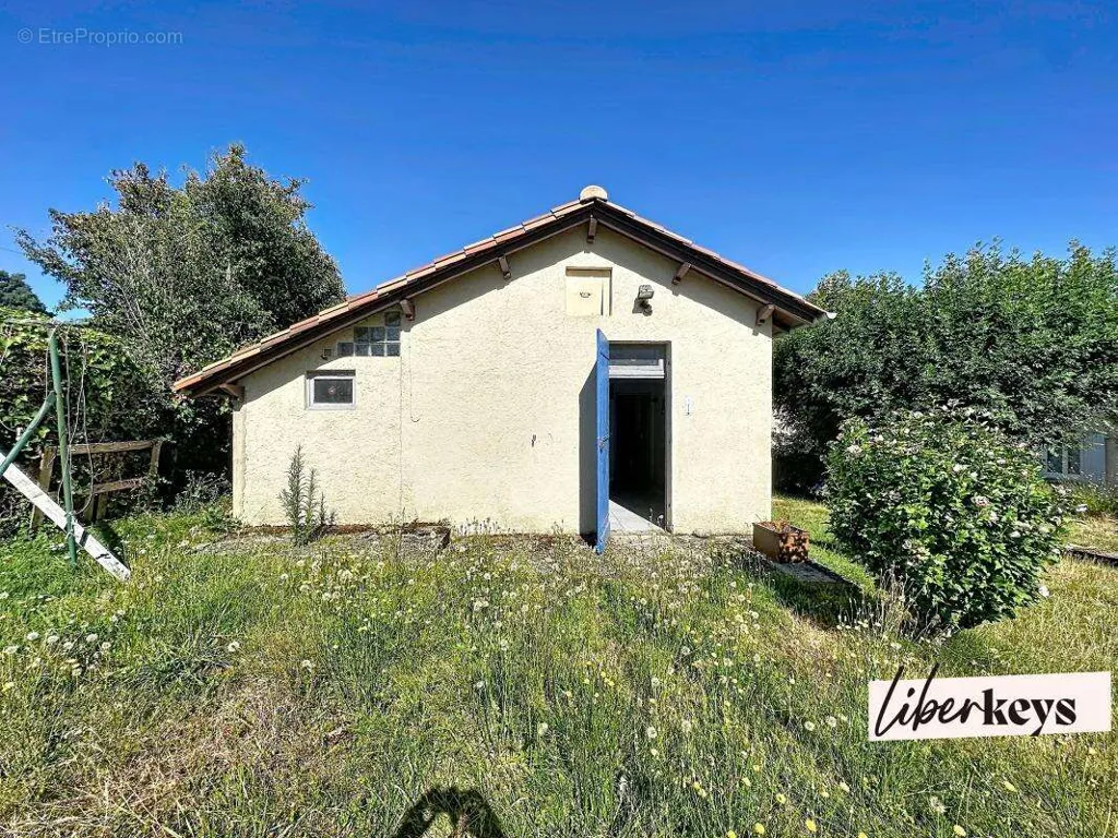 Esterno - House with Garden and Outbuilding in Ribérac