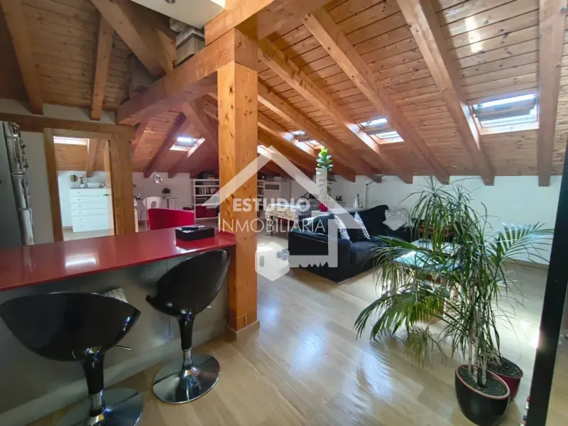 Rooms - Modern Loft with Wood Beams in Logroño