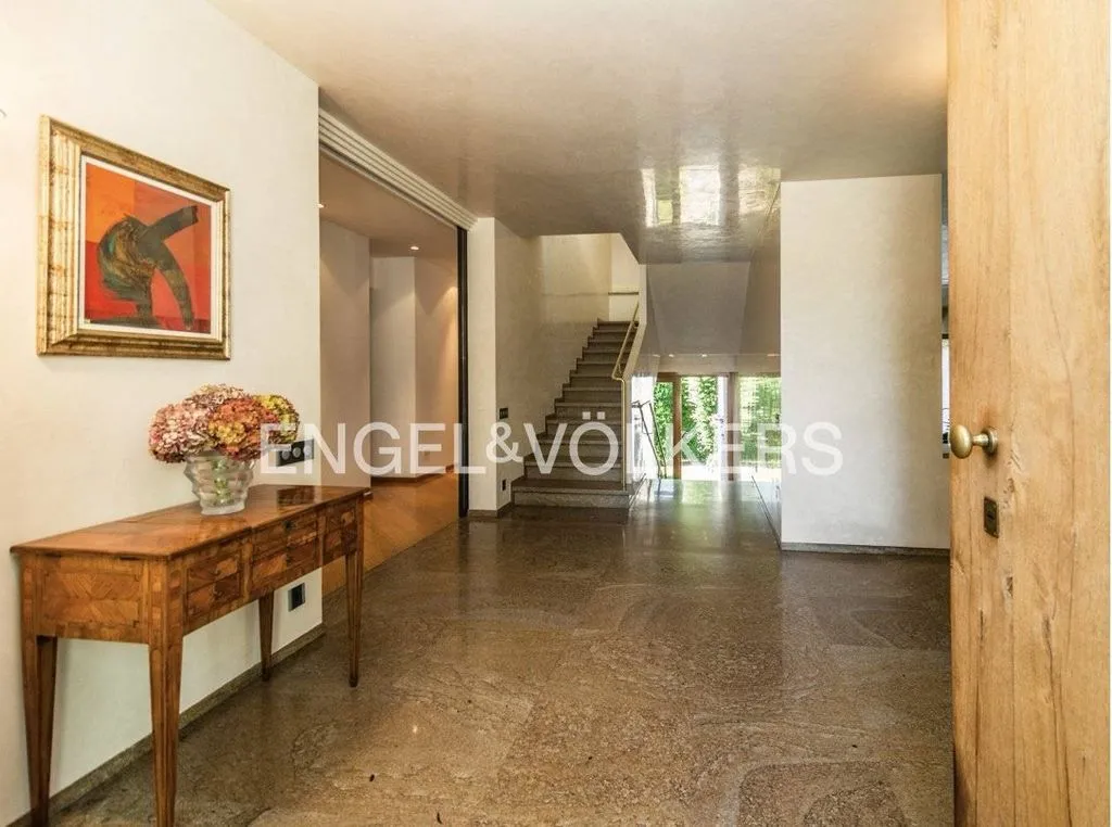 Esik - Luxury Villa with Pool in Lipomo, Lombardy