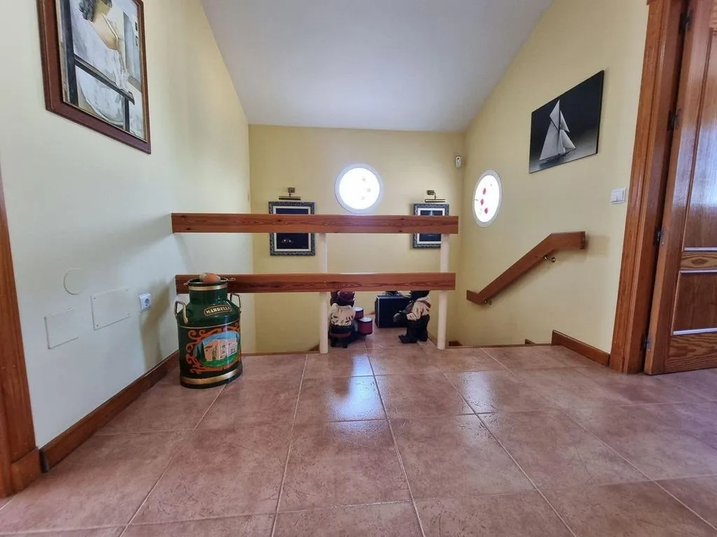 Toad - Corner Luxury House with Pool Potential in San Pedro