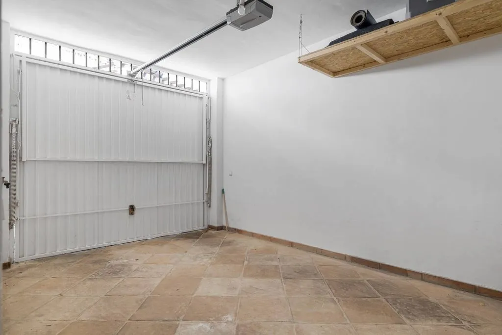 Garage - Luxury Townhouse with Pool in Benahavís