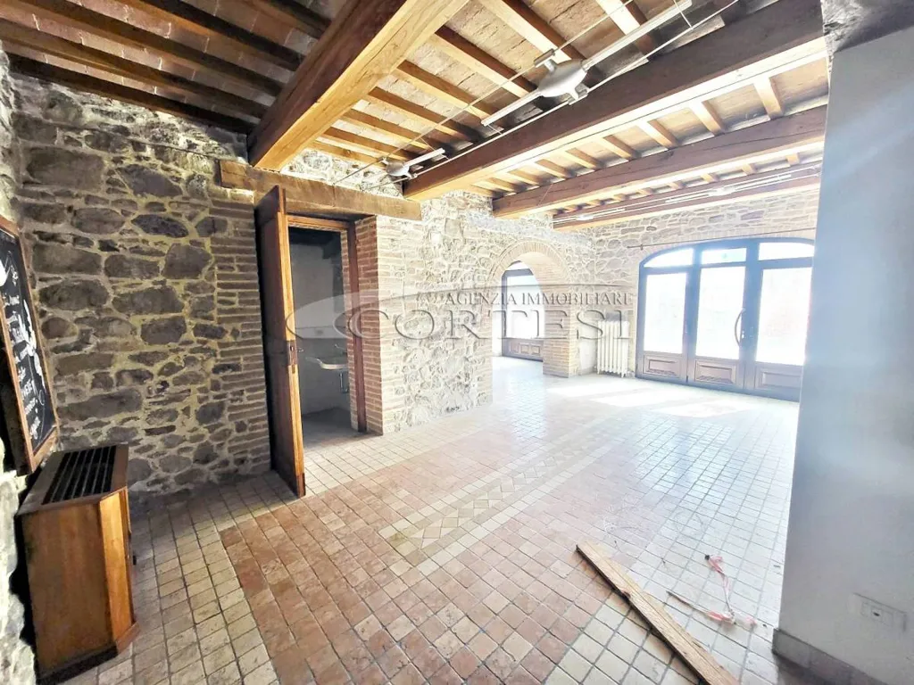 Pièces - Rustic Cielo-Terra with Commercial Space in Perugia