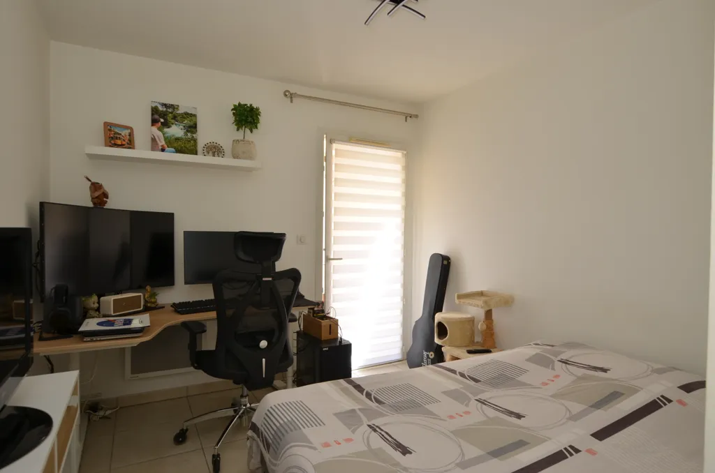 Chambres - Appartement T2 avec Terrasse à Vauvert