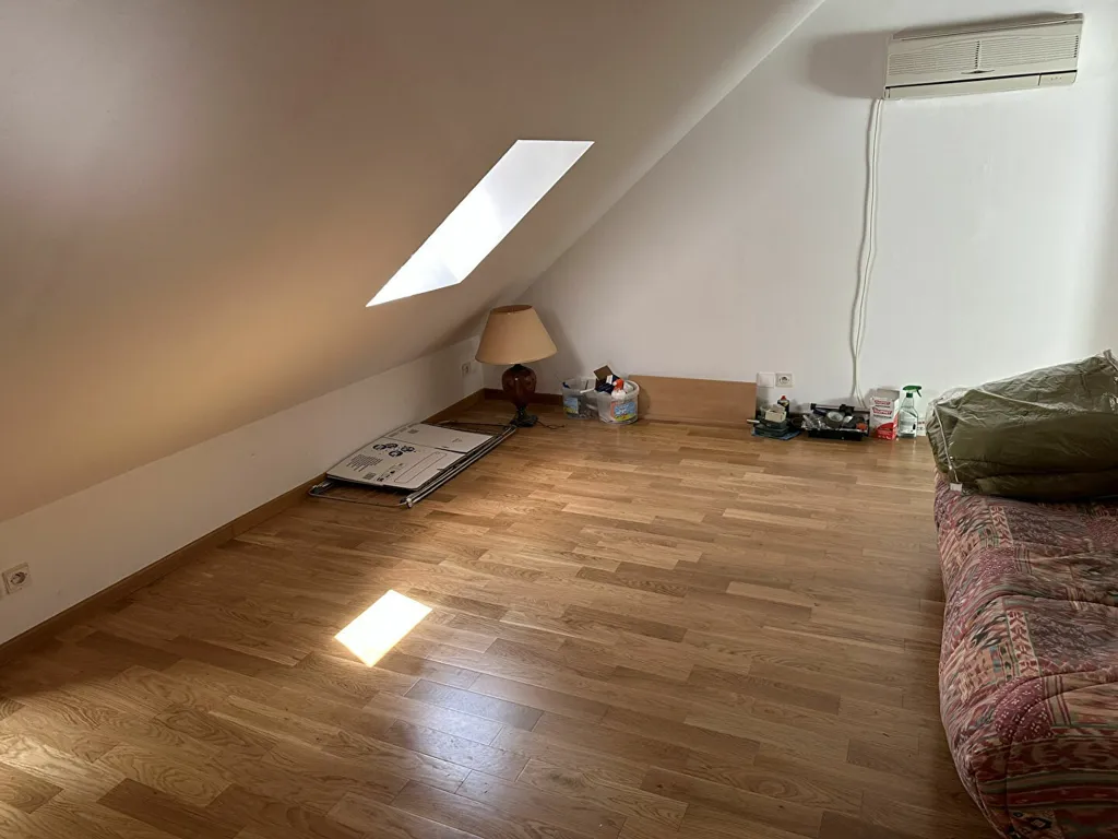 Pièces - Maison Rénovée avec Terrasse à Romorantin