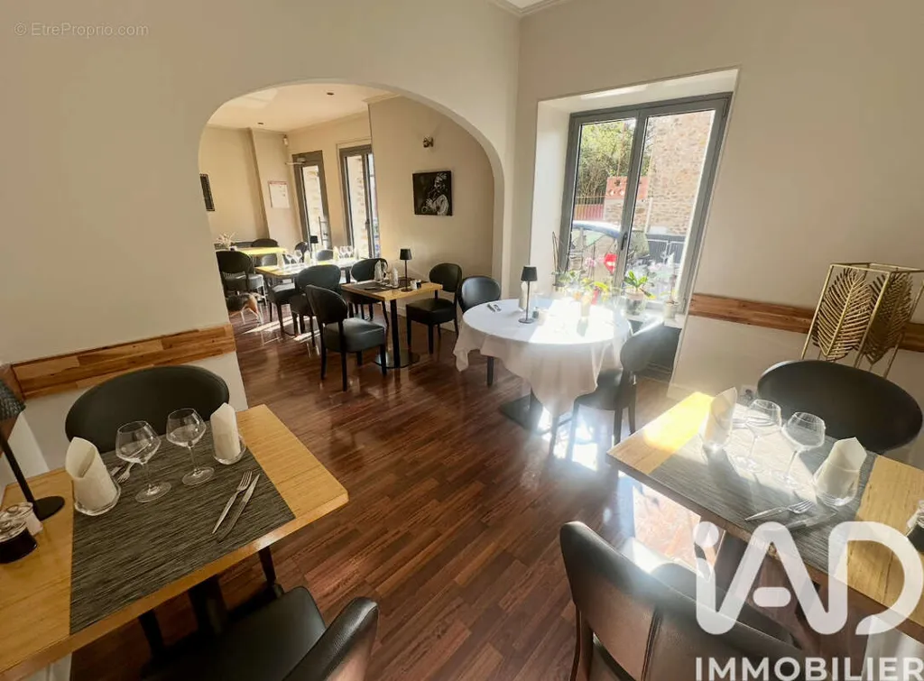 Dining Room - Restaurant with Terrace in Saint-Germain-Les-Arpajon
