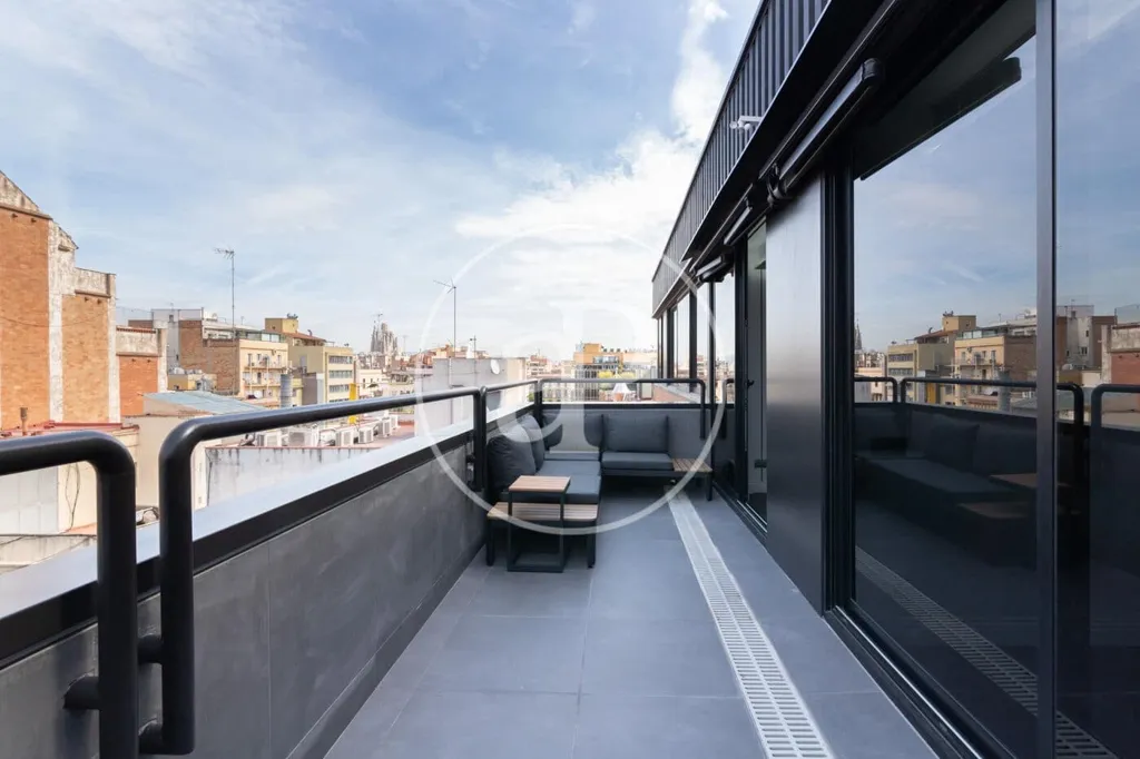 Terrass - Modernised Attic Apartment with Terrace in Eixample Dreta