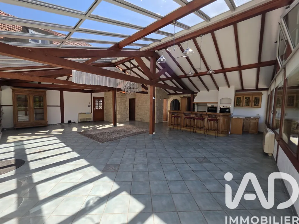Garage - Maison de Village avec Jardin à Senlisse
