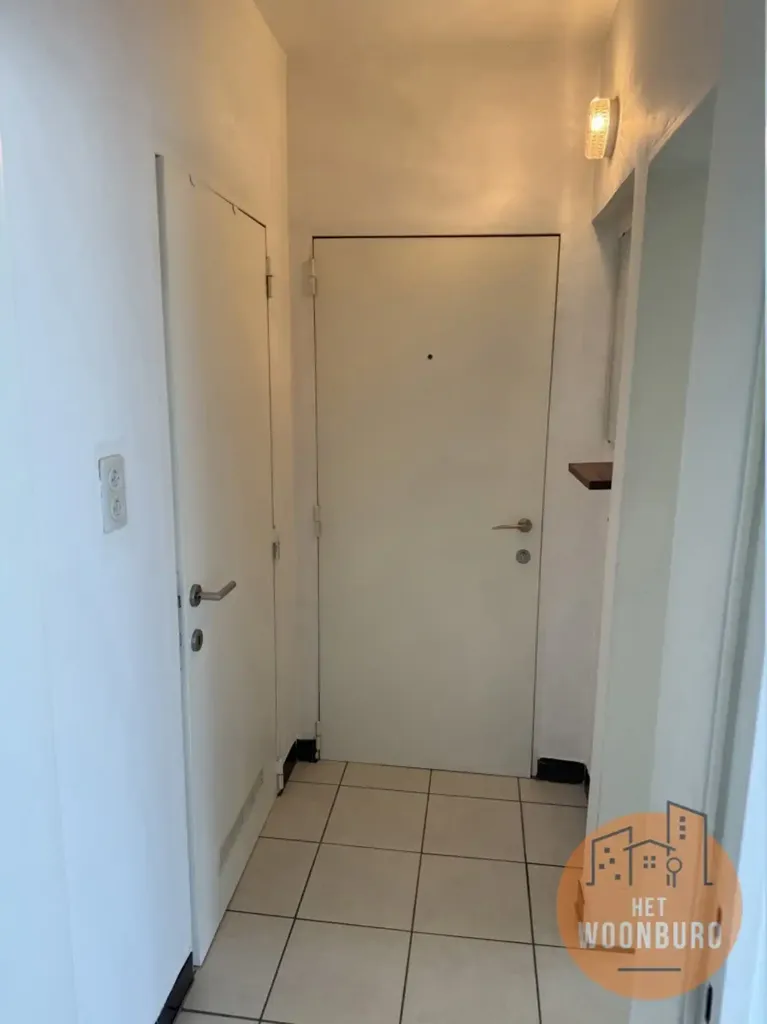 Esik - 2-Bedroom Apartment with Balcony in Aalst