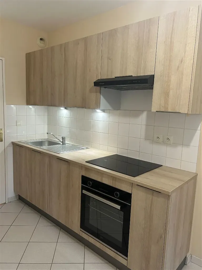 Köök - 3-Bedroom Apartment with Balcony in Le Mans