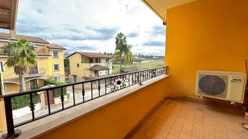 Rõdu - Modern Trilocale with Balcony in Giugliano