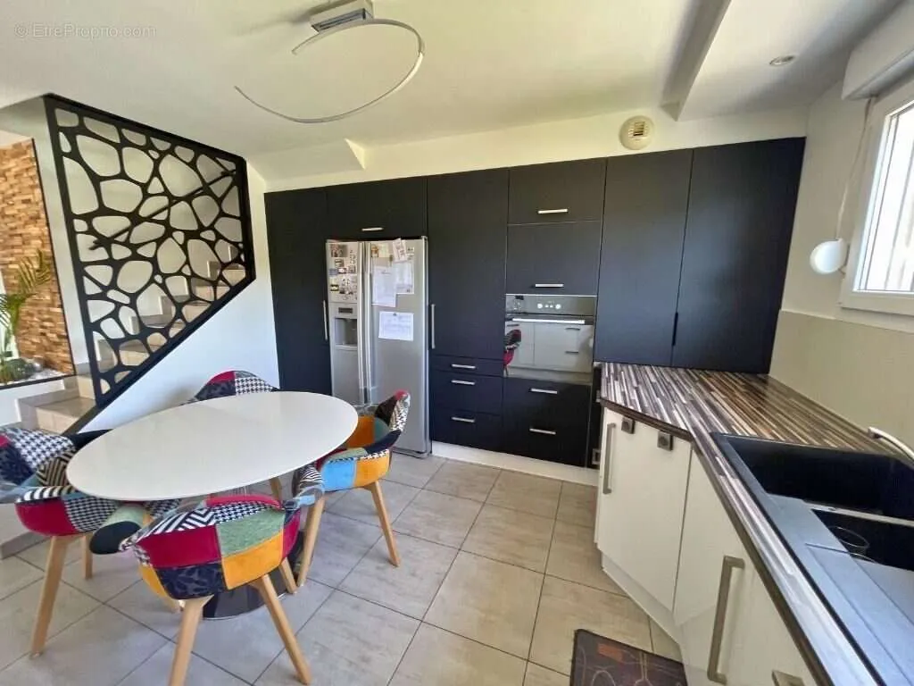 Cuisine - Maison Familiale avec Piscine à Pulversheim
