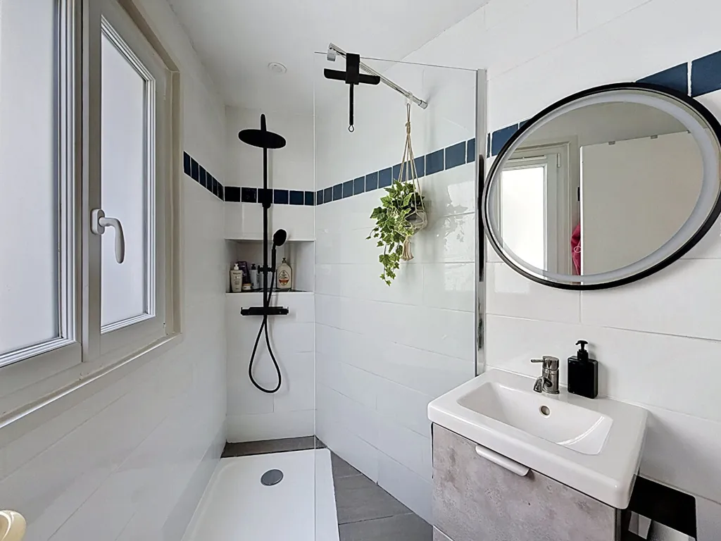 Vannitoad - Charming 2-Bed Flat with Private Garden in Versailles