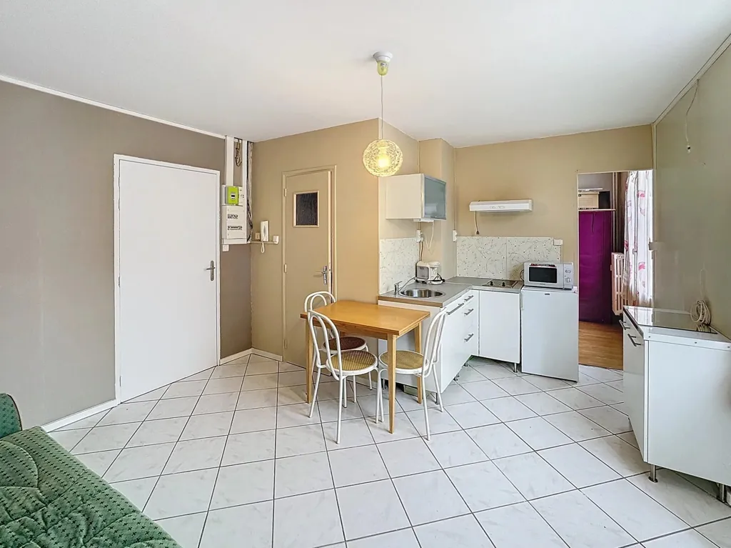 Köök - Renovated Apartment with Balcony in Chabottes
