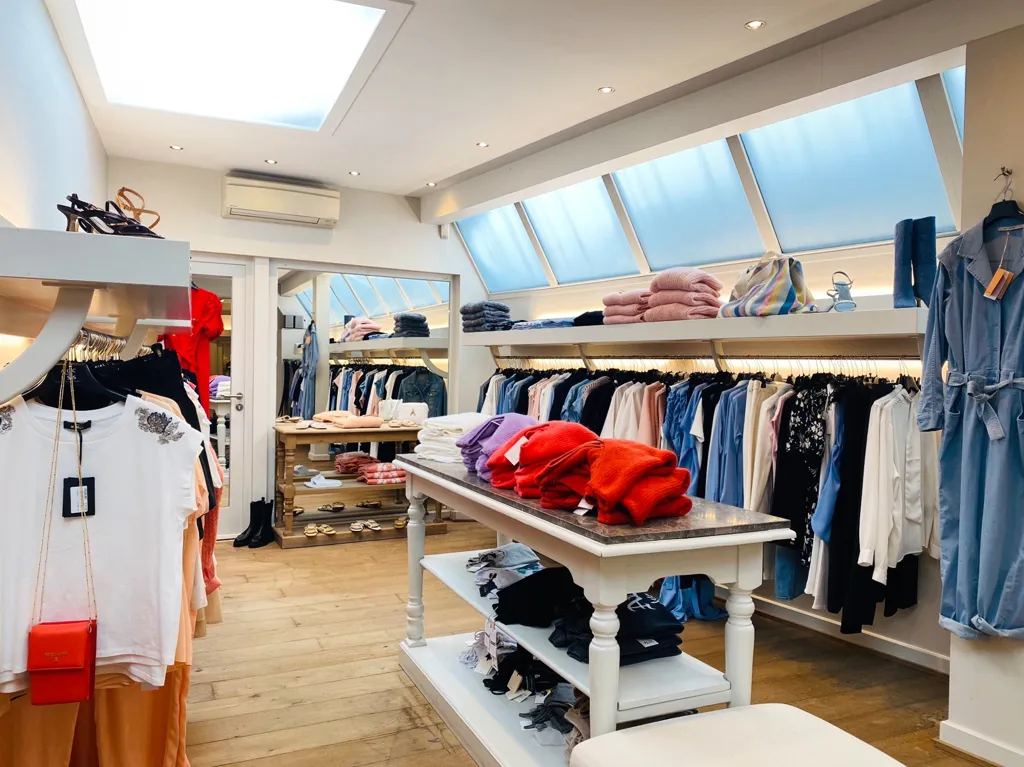 Pièces - Local Commercial avec Grandeur dans le Centre de Beringen