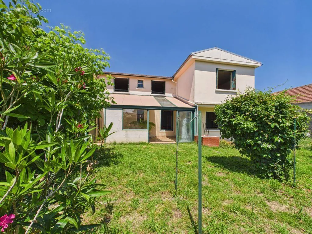 Maison 9 pièces à Tarbes