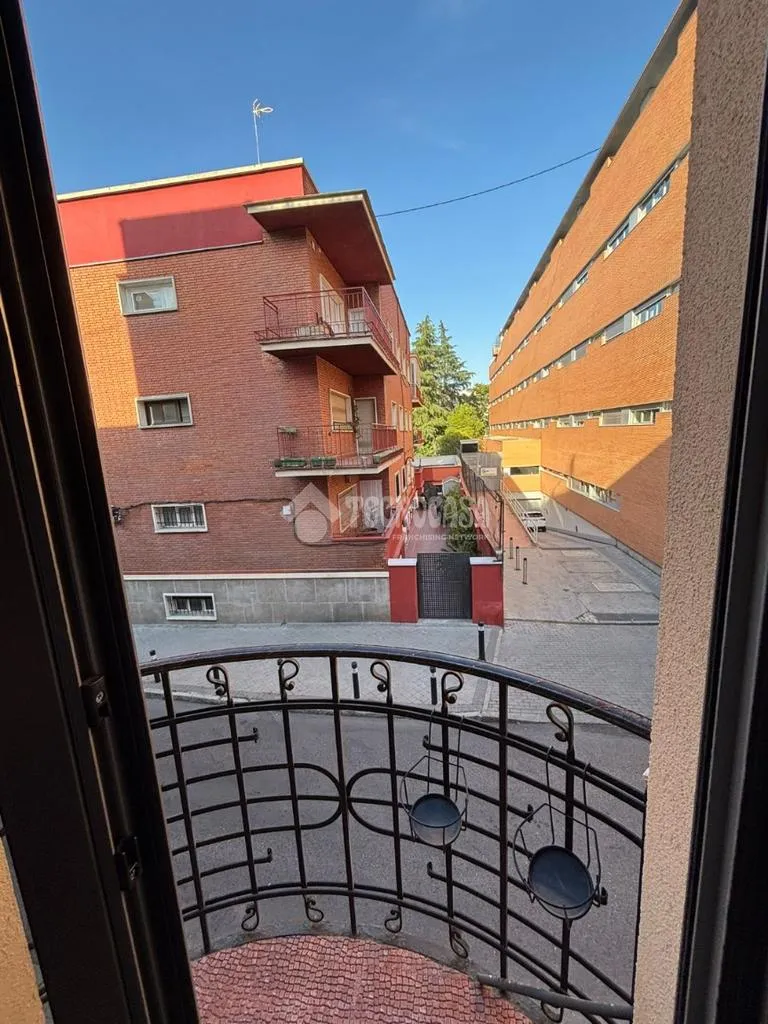 Balcon - Reformed Flat with Balcony Views in Salamanca