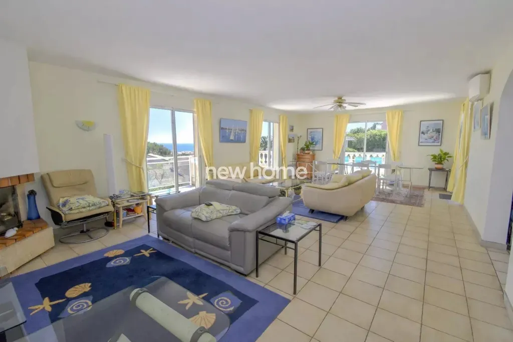 Séjour - Villa Luxueuse avec Vue Mer à Saint-Aygulf