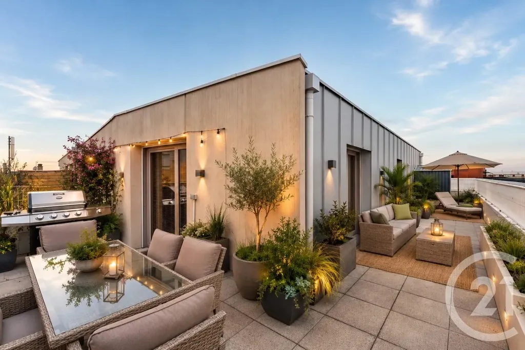 Terrass - 4-Bed Flat with Rooftop Terrace in Saint-Priest