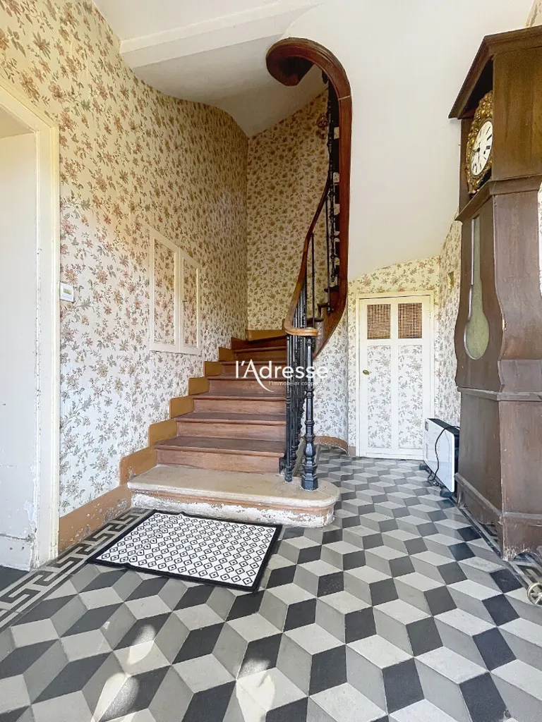 Esik - Victorian House with Garden in Muret Centre