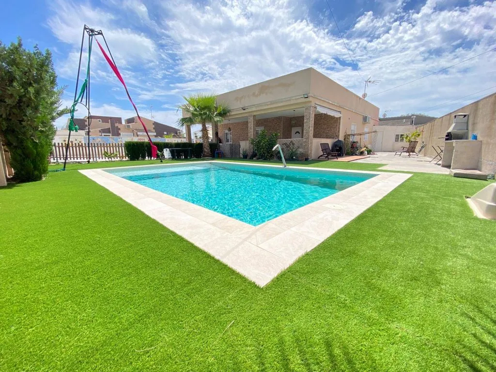 Piscine - Detached Villa with Pool in Torrevieja