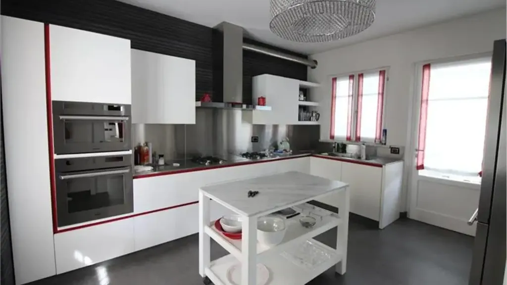 Cuisine - Luxury Villa with Pool in Forte Dei Marmi