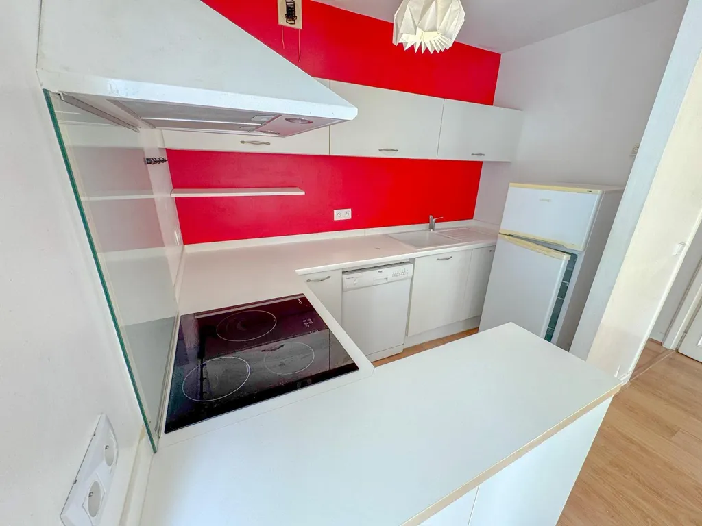 Köök - Apartment with 100m² Terrace in Arènes Quarter