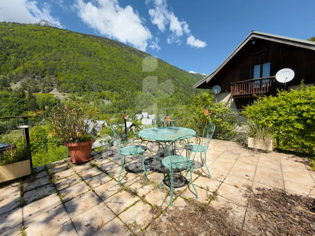 Terrasse - Maison à Vaujany avec Jardin et Proximité Eau d'Olle
