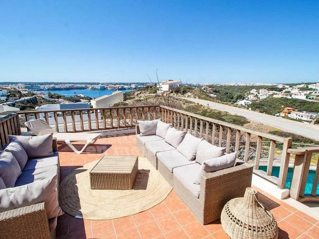Terrasse - Chalet with Sea View and Pool in Cala Llonga