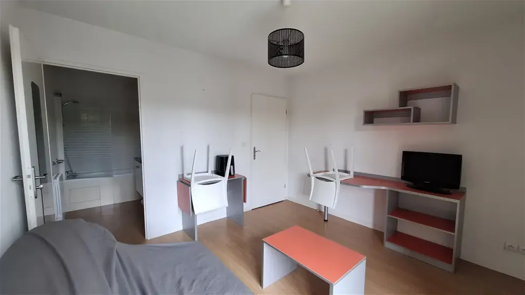 Séjour - Studio Meublé avec Balcon à Niort